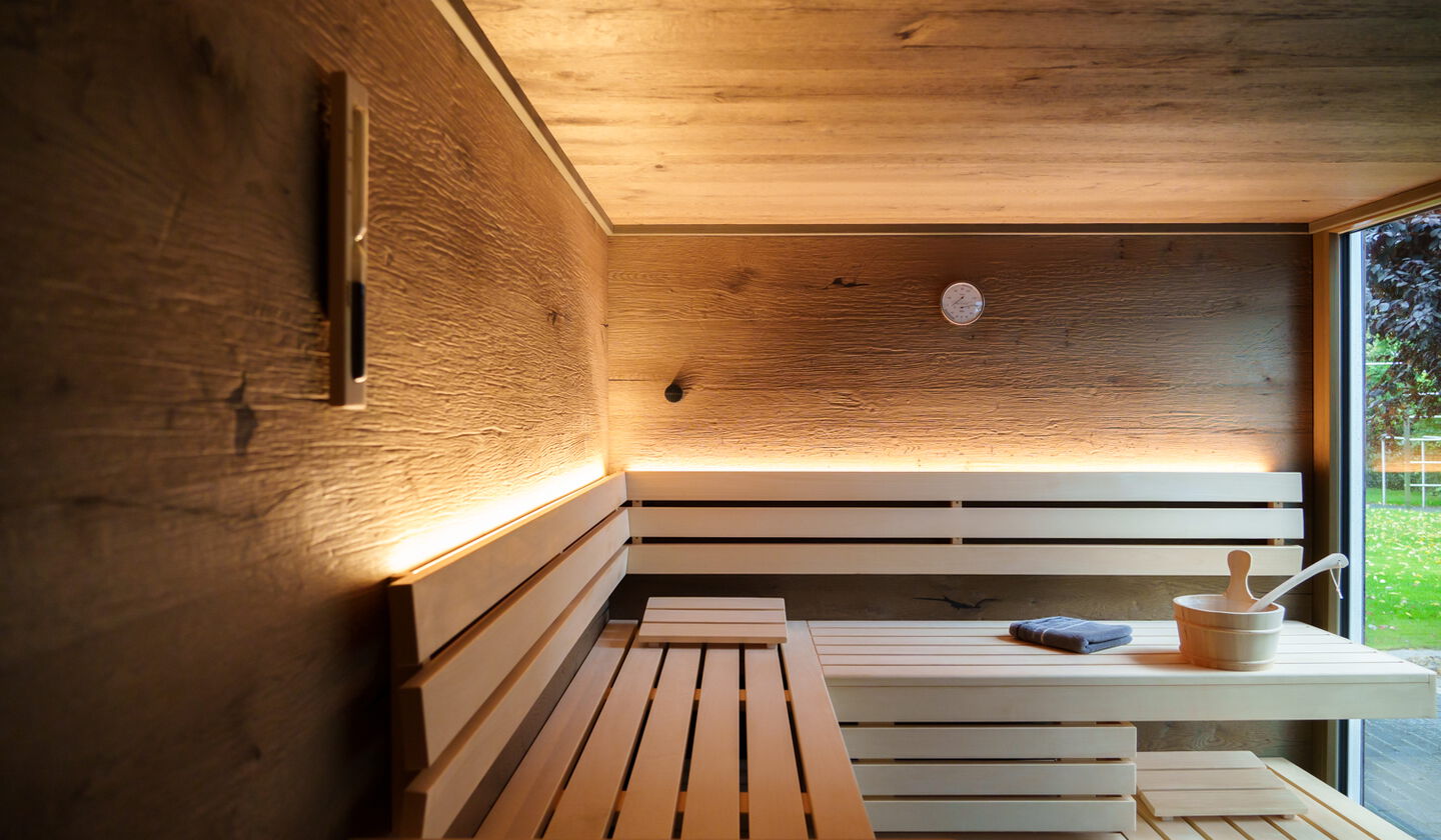 Individuelle Sauna nach Maß mit Panoramafenster in Einfamilienhaus in Possendorf