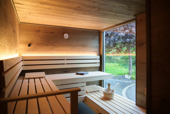 Individuelle Sauna nach Maß mit Panoramafenster in Einfamilienhaus in Possendorf
